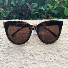 Load image into Gallery viewer, Big Cat Eye Sunglasses
